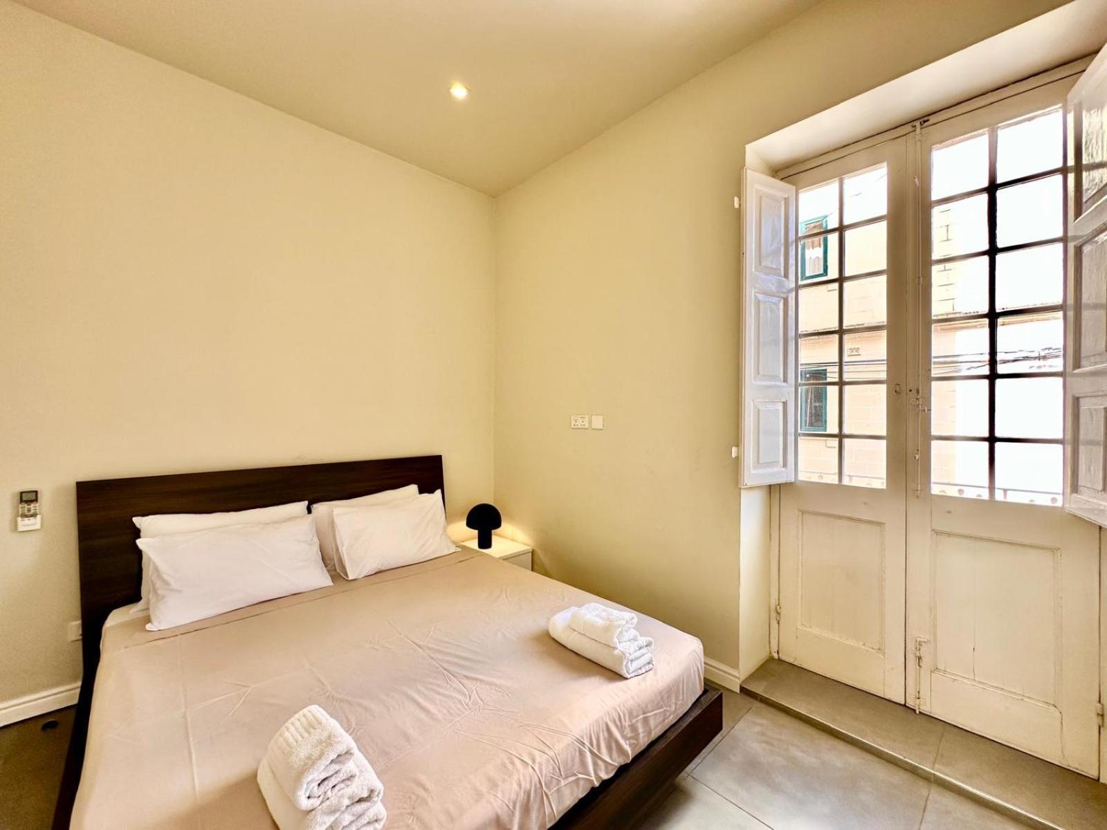Charming Flat Off The Sea Front Lägenhet Gzira Exteriör bild
