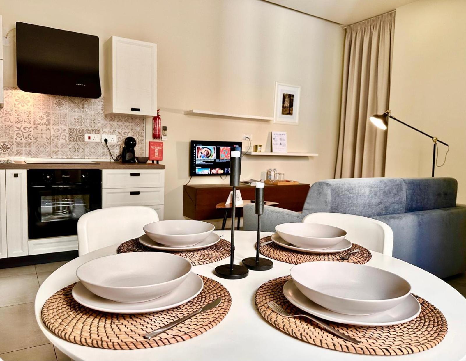 Charming Flat Off The Sea Front Lägenhet Gzira Exteriör bild