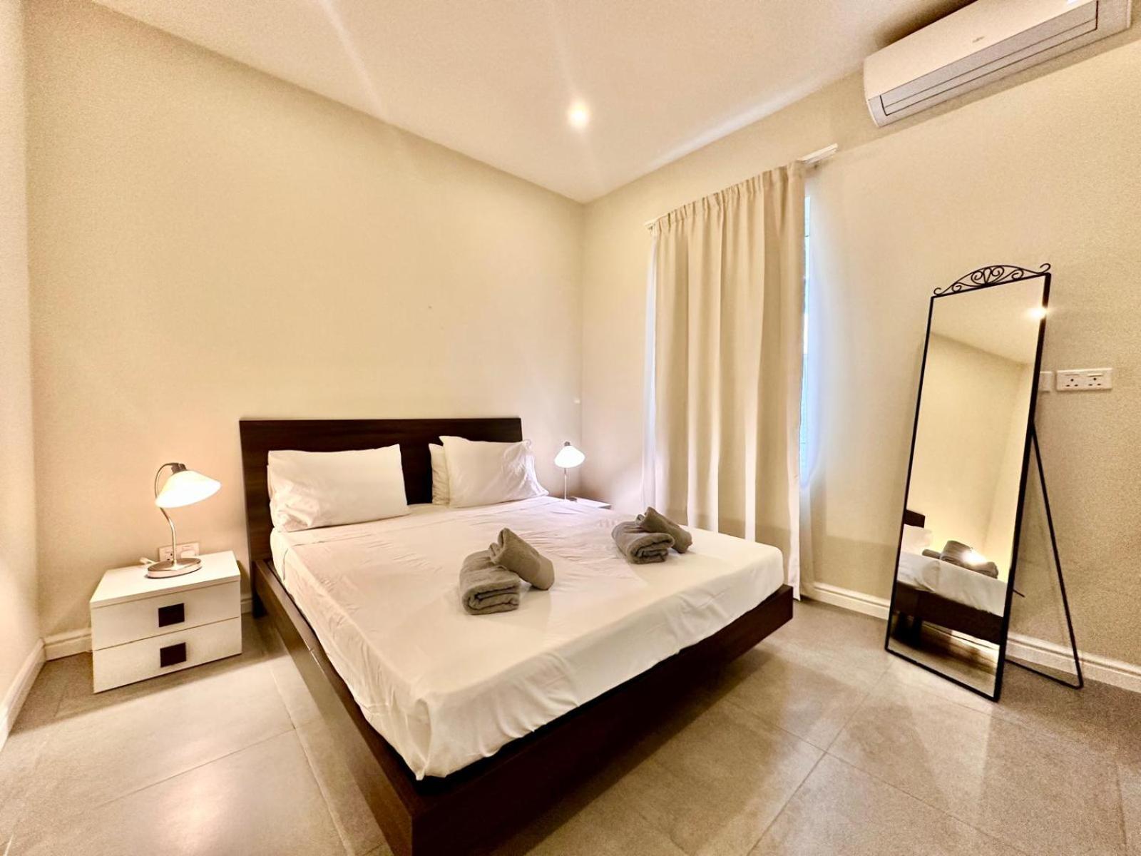 Charming Flat Off The Sea Front Lägenhet Gzira Exteriör bild