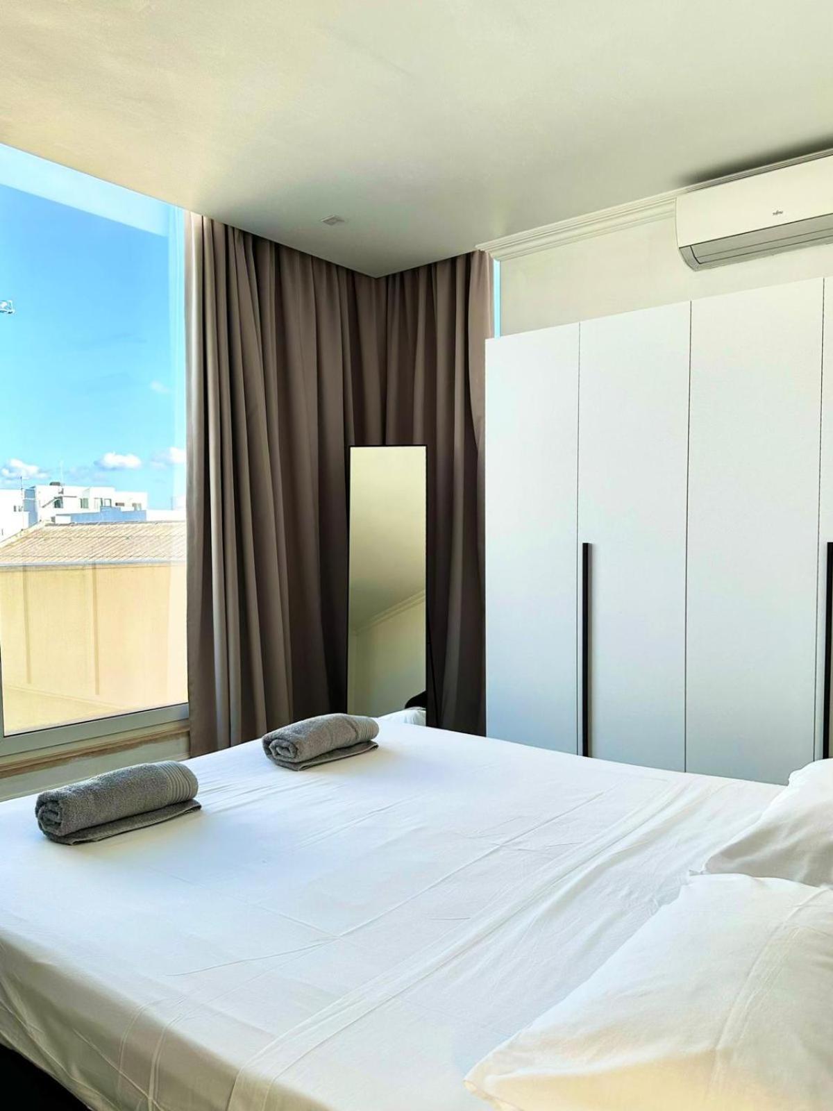 Charming Flat Off The Sea Front Lägenhet Gzira Exteriör bild