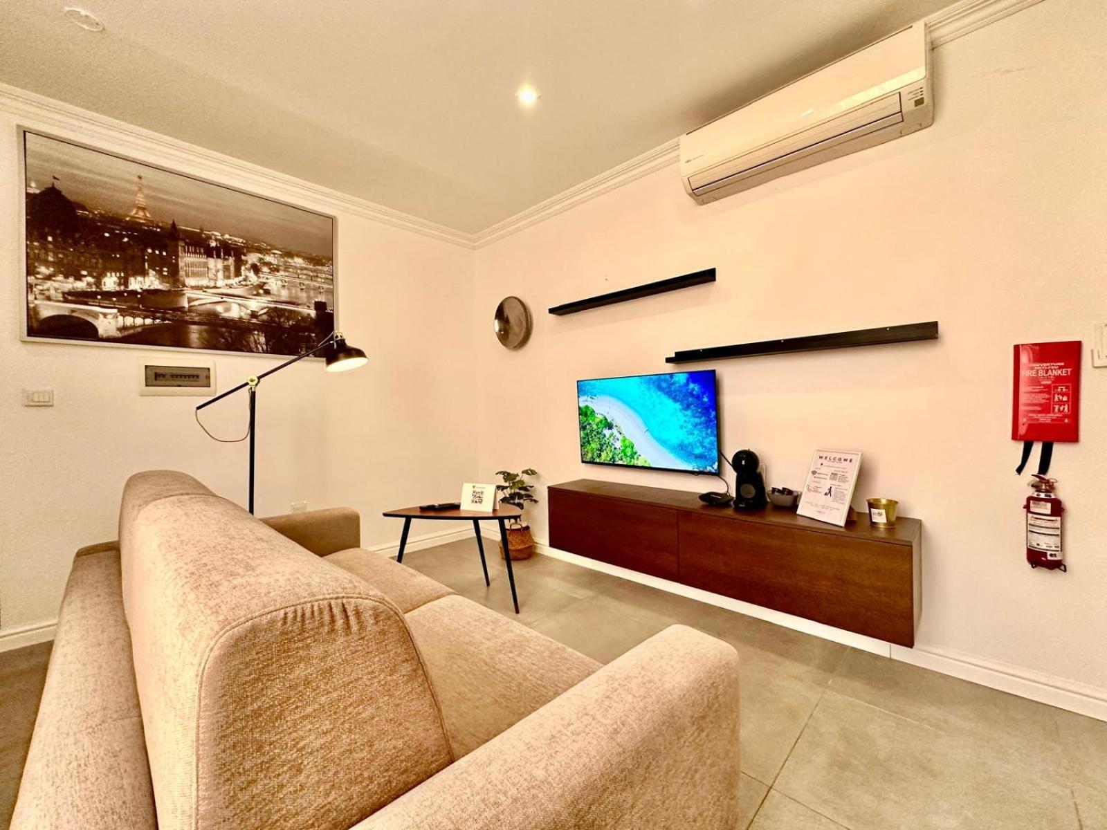 Charming Flat Off The Sea Front Lägenhet Gzira Exteriör bild