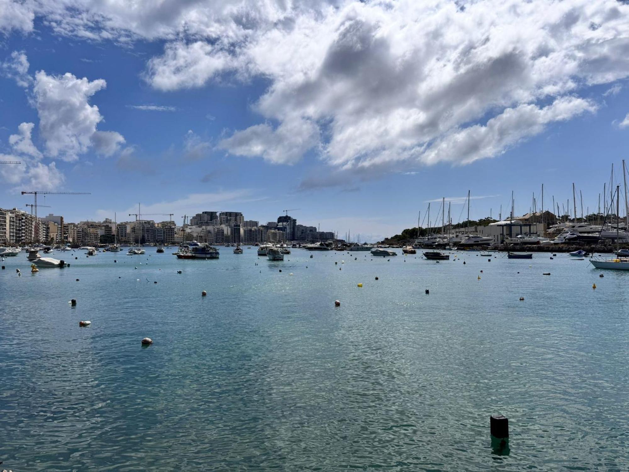 Charming Flat Off The Sea Front Lägenhet Gzira Exteriör bild